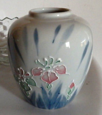 Vase Japanese Floral Ceramic Porcelain Iris design Beautiful picture