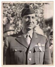 1945 General Mark Clark Awarded Distinguished Service Medal Original News Photo picture