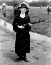 8x10 Print Annie Oakley with Firearm from Buffalo Bill 1922 #AO322 picture