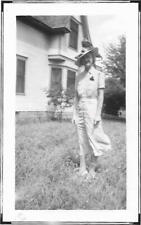 WHEN SHE WAS YOUNG Found PHOTO bw SWEET PORTRAIT WOMAN Original Snapshot 04 23 H picture