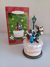 2001 Hallmark Ornament Disney Mickey & Co. MERRY CAROLERS Wind Up Music ~ In Box picture