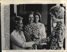 1973 Press Photo First Lady Pat Nixon, Sen. George McGovern's wife & others, DC picture