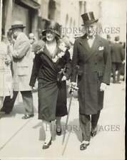 1929 Press Photo Mrs. William Rice and Mr. Robert Keeling stroll on Fifth Avenue picture