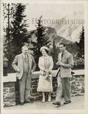 1939 Press Photo British Royal couple visit with MacKenzie King in Alberta. picture