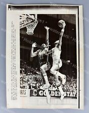 Elvin Hayes WASHINGTON BULLETS vs WARRIORS 1975 NBA Original Wire Press Photo picture