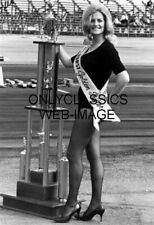 LINDA VAUGHN TROPHY NHRA Drag & Indy 500 Auto Racing 5x7 PHOTO PINUP Cheesecake picture