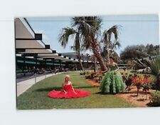 Postcard Lovely models in the beautiful gardens at Silver Springs Florida USA picture