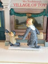 1997 TRENDMASTERS  THE MAGIC of  MAINSTREET Mom Walking Son Replacement Part picture