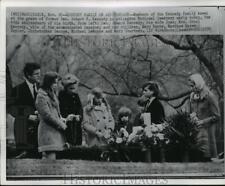 1970 Press Photo Robert Kennedy Family at Arlington National Cemetery Memorial picture