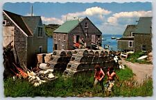 Postcard Typical Maine Fishing Village, People, Seaside View, Maine Unposted picture