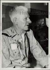 1959 Press Photo Robert T. Snell, elevator operator at Police Station. picture