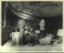 1971 Press Photo Charles Chaplin Dining in Restaurant in Lausanne, Switzerland picture