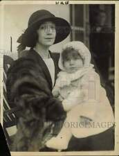 1922 Press Photo Mrs. Robert Goelet and Baby Son Robert, Jr. Aboard SS Olympic picture