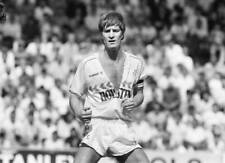 Spurs defender Richard Gough in action with ripped shirt 1987 Old Photo 1 picture