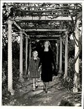 LD239 1937 Orig AP New York Photo HELEN HAYES & DAUGHTER STROLL @ NYACK NY HOME picture