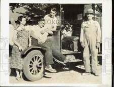 1936 Press Photo T.M. Nix and family with old car in Texarkana, Texas picture