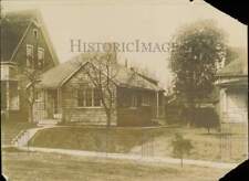 1919 Press Photo Exterior view of an old house - nei36987 picture