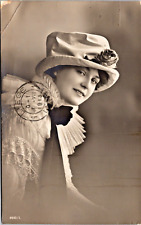 RPPC Pretty Woman Fashion Hat Collar Studio Portrait P.U.1913 StampIntact(N-125) picture