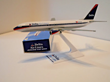 Flight Miniatures Delta Shuttle (00-07) 737-800 1:200 Scale Model Airplane picture