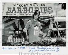 1989 Press Photo Frank Murray bastes ribs at Gulfstream Rib Cook off - lra98532 picture