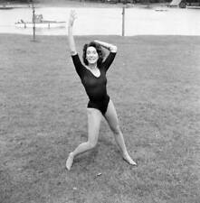 Ballet Dancer Gillian Lynne at the Lido, Hyde Park 1960 OLD PHOTO 5 picture