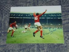 MARTIN PETERS - ENGLAND    FOOTBALLER  - 12x8 / 10X8 PHOTO SIGNED. (36)  picture