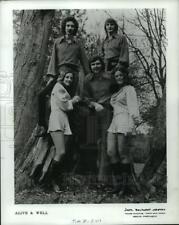 1972 Press Photo Five Members of the Band Alive and Well - spp45043 picture