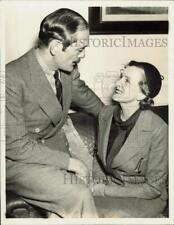 1937 Press Photo Gladys Cooper and Philip Merivale looking at each other picture