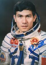 5x7 Original Autographed Photo of Vietnamese Cosmonaut Phạm Tuân picture