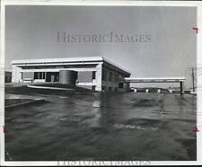1974 Press Photo American National Bank in new headquarters, Green Bay, WI. picture