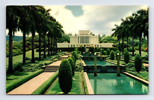 Vtg. 5.5 x 3.5 in. postcard, MORMON TEMPLE, Oahu Island , Hawaii unposted picture