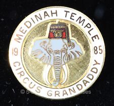 Vintage 1985 MEDINAH TEMPLE CIRCUS GRANDADDY Lapel / Hat Pin / Pinback - RARE picture