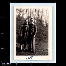 Vintage Photo AFFECTIONATE MAN WOMAN COUPLE OUTSIDE 1939 picture