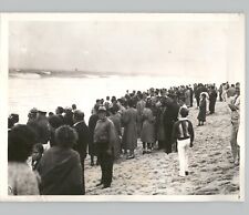 Crowd Waiting for LIFEBOATS of BURNING SHIP Morro Castle NJ 1934 Press Photo picture