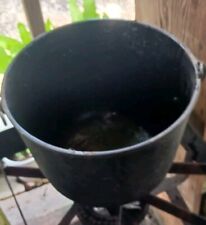 ** RARE ANTIQUE GATE MARKED 8 KETTLE MARTIN?  CAST IRON LEGS VERY NICE HTF ** picture