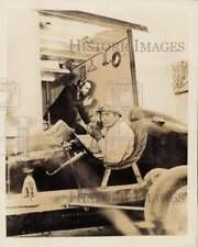 1946 Press Photo H. Walter Mitchell, Ray Wilson test two-way mobile radio phone picture