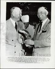 1952 Press Photo Gen. Ike Eisenhower & Gov. Dan Thornton look at steak in Denver picture