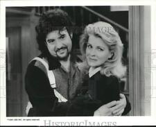 1994 Press Photo Actor Robert Pastorelli and Candice Bergen in 