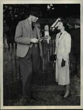1937 Press Photo Mr.Gregory Thomas and Mrs. John H.G. Pell at Hill Hunts Race picture