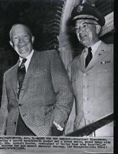 1958 Wire Photo President Eisenhower posing with Maj. Gen. Leonard Heaton picture