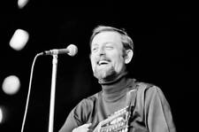 Roger Whittaker guitar hand smile lips stage Olympia Paris Fra- 1968 Old Photo picture