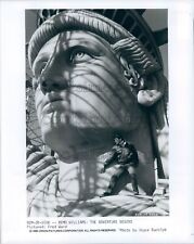 1985 Press Photo Remo Williams at Statue of Liberty The Adventure Begins 1980s picture