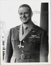 1944 Press Photo Colonel Elliott Roosevelt Becomes Commander of British Empire picture