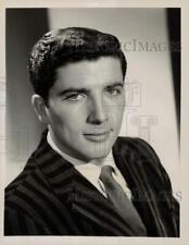 1957 Press Photo Singer Bert Convey of 