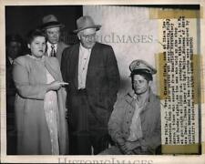 1949 Press Photo Mrs. Elanor Clark With Detective James Lacey & Walter McGowan picture