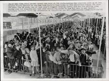 1965 Press Photo Crowd at General Motor's exhibit at the New York World's Fair. picture
