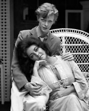 David Bowie poses with Elizabeth Taylor on stage 8x10 inch photo picture