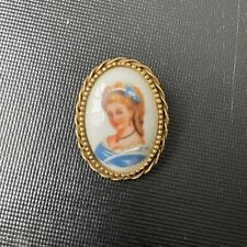 FREE SHIPPING vintage Limoges Madame DuBerry porcelain brooch pin picture