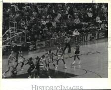 1989 Press Photo Syracuse University basketball players box out for a rebound picture
