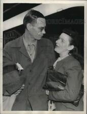 1946 Press Photo Seattle News editor George Gilbert & wife Helene Boyington, CA picture